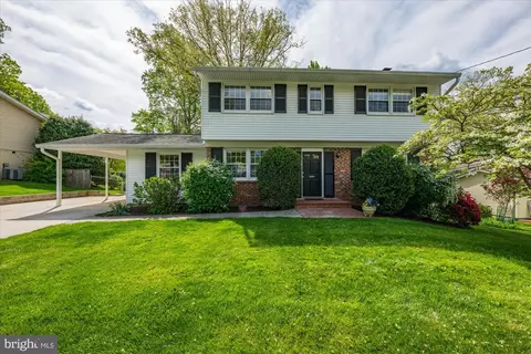 8233 Mcneil St, Vienna, VA 22180