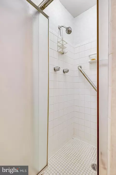 Bath - 8008 Falstaff Rd, Mclean, VA 22102 photo 7 of 8