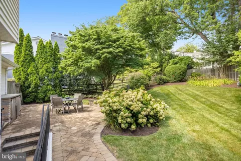 Exterior - 8008 Falstaff Rd, Mclean, VA 22102 photo 14 of 33