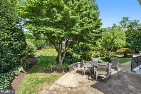 Exterior - 8008 Falstaff Rd, Mclean, VA 22102 photo 13 of 33