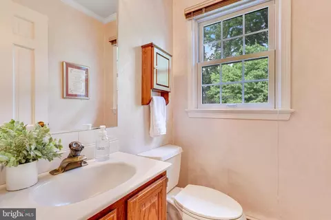 Bath - 8008 Falstaff Rd, Mclean, VA 22102 photo 8 of 8