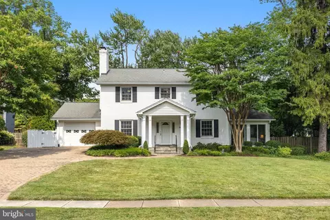 Exterior - 8008 Falstaff Rd, Mclean, VA 22102 photo 11 of 33