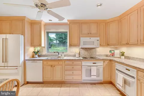 Kitchen - 8008 Falstaff Rd, Mclean, VA 22102 photo 3 of 4
