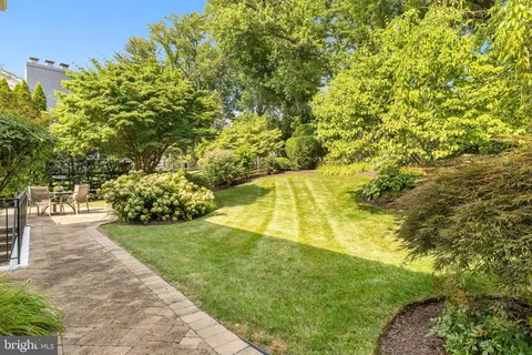 Exterior - 8008 Falstaff Rd, Mclean, VA 22102 photo 24 of 33