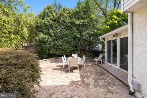 Exterior - 8008 Falstaff Rd, Mclean, VA 22102 photo 17 of 33