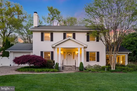 Exterior - 8008 Falstaff Rd, Mclean, VA 22102 photo 1 of 33