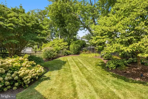 Exterior - 8008 Falstaff Rd, Mclean, VA 22102 photo 23 of 33