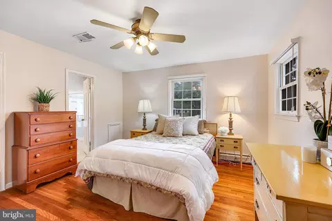 Bedroom - 8008 Falstaff Rd, Mclean, VA 22102 photo 3 of 10