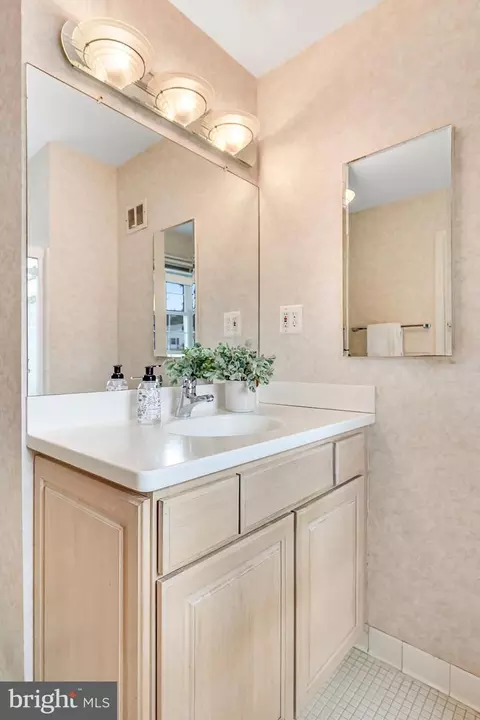 Bath - 8008 Falstaff Rd, Mclean, VA 22102 photo 3 of 8