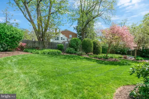 Exterior - 8008 Falstaff Rd, Mclean, VA 22102 photo 25 of 33