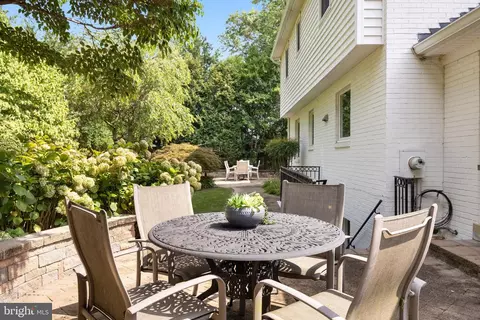 Exterior - 8008 Falstaff Rd, Mclean, VA 22102 photo 16 of 33