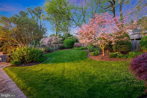 Exterior - 8008 Falstaff Rd, Mclean, VA 22102 photo 8 of 33