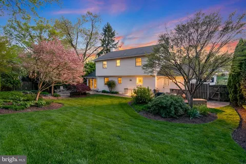 Exterior - 8008 Falstaff Rd, Mclean, VA 22102 photo 3 of 33