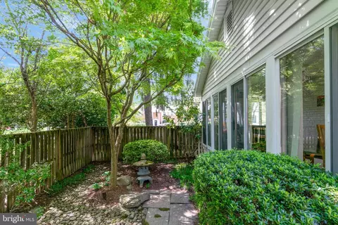 Exterior - 8008 Falstaff Rd, Mclean, VA 22102 photo 20 of 33