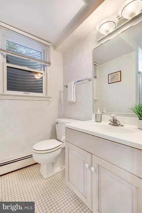 Bath - 8008 Falstaff Rd, Mclean, VA 22102 photo 6 of 8