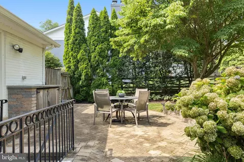 Exterior - 8008 Falstaff Rd, Mclean, VA 22102 photo 15 of 33