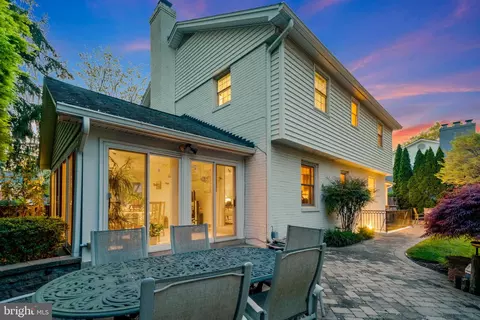 Exterior - 8008 Falstaff Rd, Mclean, VA 22102 photo 4 of 33
