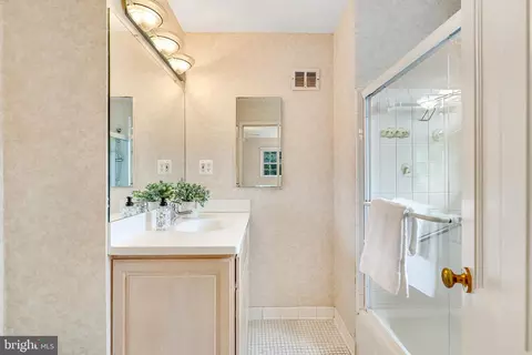 Bath - 8008 Falstaff Rd, Mclean, VA 22102 photo 1 of 8