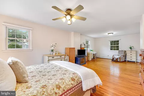 Bedroom - 8008 Falstaff Rd, Mclean, VA 22102 photo 4 of 10