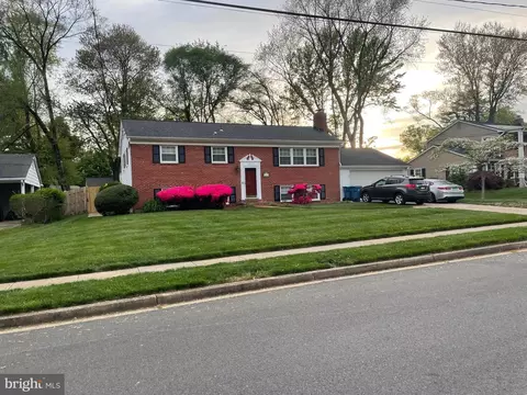 5517 Helmsdale Ln, Alexandria, VA 22315