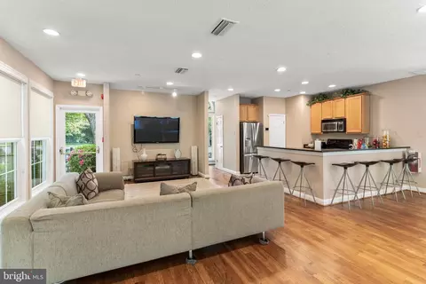 1517 Lincoln Way #301, Mclean, VA 22102