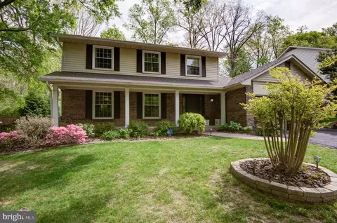 2652 Oakton Glen Dr, Vienna, VA 22181