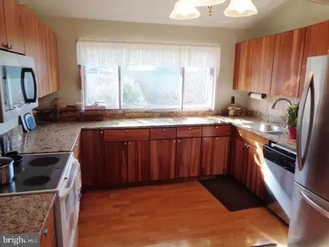 6809 Old Chesterbrook Rd, Mclean, VA 22101 photo 2