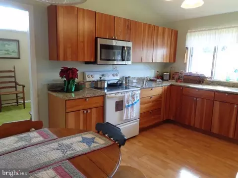 6809 Old Chesterbrook Rd, Mclean, VA 22101 photo 3