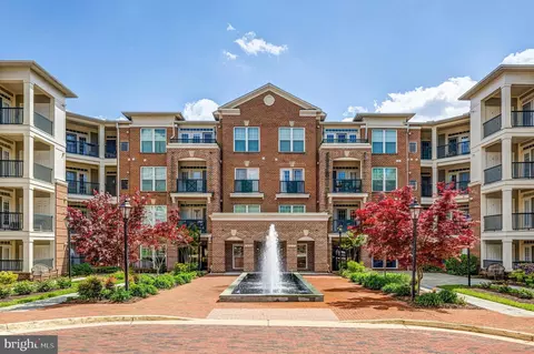 2905 Saintsbury Plz #215, Fairfax, VA 22031