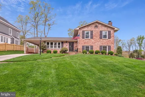 9516 Narragansett Pl, Vienna, VA 22180