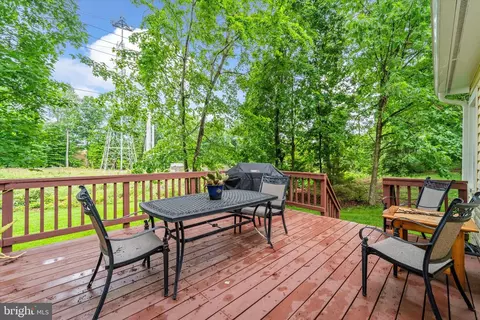Exterior - 9521 Retriever Rd, Burke, VA 22015 photo 4 of 8
