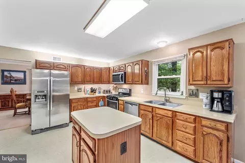 Kitchen - 9521 Retriever Rd, Burke, VA 22015 photo 2 of 3