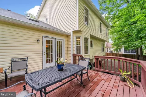 Exterior - 9521 Retriever Rd, Burke, VA 22015 photo 3 of 8