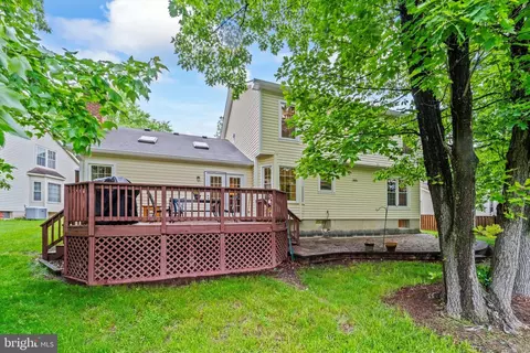 Exterior - 9521 Retriever Rd, Burke, VA 22015 photo 5 of 8