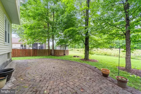 Exterior - 9521 Retriever Rd, Burke, VA 22015 photo 6 of 8