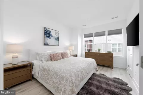 7356 Blade Dr, Falls Church, VA 22042