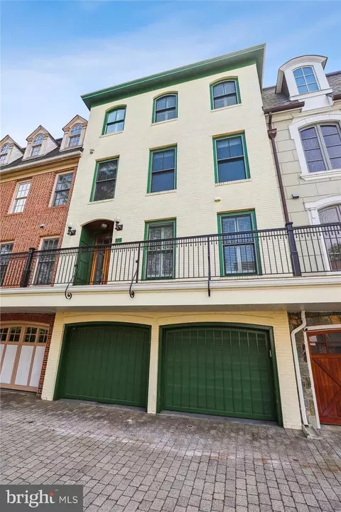 229 Locust St SE #3, Vienna, VA 22180