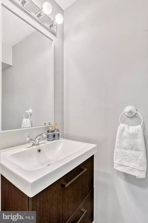 Bath - 2150 Cartwright Pl, Reston, VA 20191 photo 1 of 4