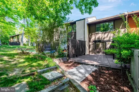 Exterior - 2150 Cartwright Pl, Reston, VA 20191 photo 10 of 21