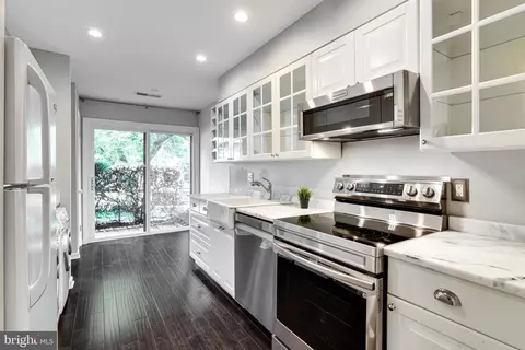 Kitchen - 2150 Cartwright Pl, Reston, VA 20191 photo 2 of 4
