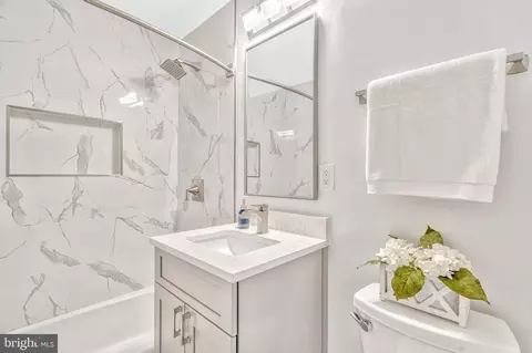 Bath - 2150 Cartwright Pl, Reston, VA 20191 photo 2 of 4
