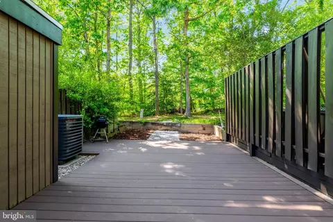 Exterior - 2150 Cartwright Pl, Reston, VA 20191 photo 6 of 21