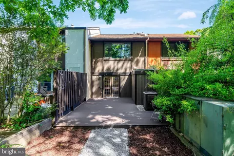 Exterior - 2150 Cartwright Pl, Reston, VA 20191 photo 8 of 21
