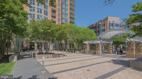 8220 Crestwood Heights Dr #1304, Mclean, VA 22102