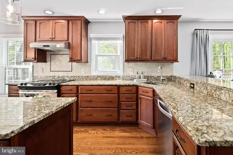 Kitchen - 11903 Blue Spruce Rd, Reston, VA 20191 photo 3 of 5