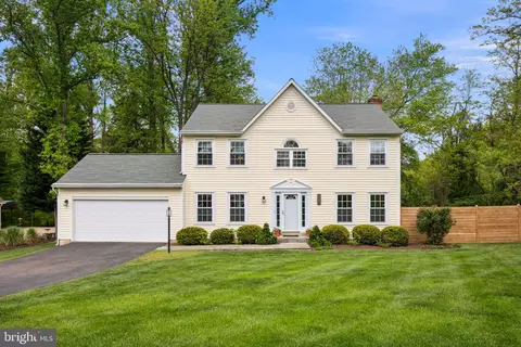 10708 Averett Dr, Fairfax Station, VA 22039