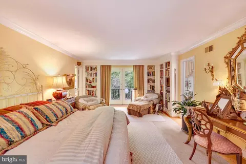 Bedroom - 7028 Arbor Ln, Mclean, VA 22101 photo 4 of 8