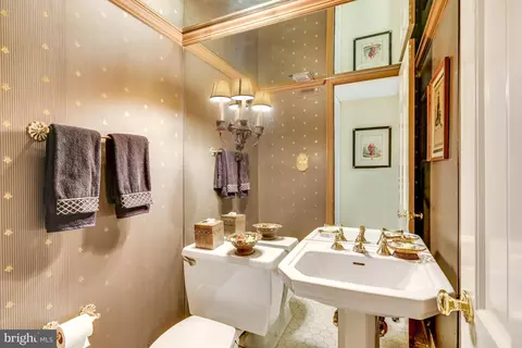 Bath - 7028 Arbor Ln, Mclean, VA 22101 photo 6 of 6