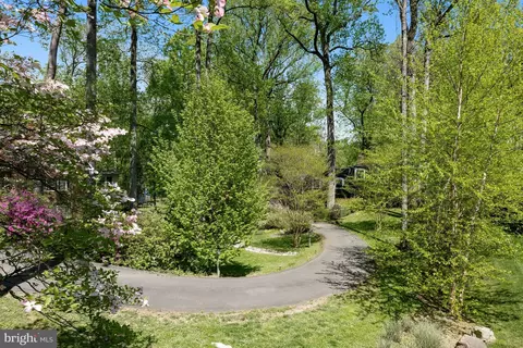View/Area - 7028 Arbor Ln, Mclean, VA 22101 photo 1 of 1