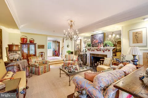 Living - 7028 Arbor Ln, Mclean, VA 22101 photo 4 of 9